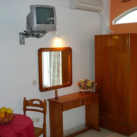 Ξενοδοχείο με διαμερίσματα Venus Studios 3*